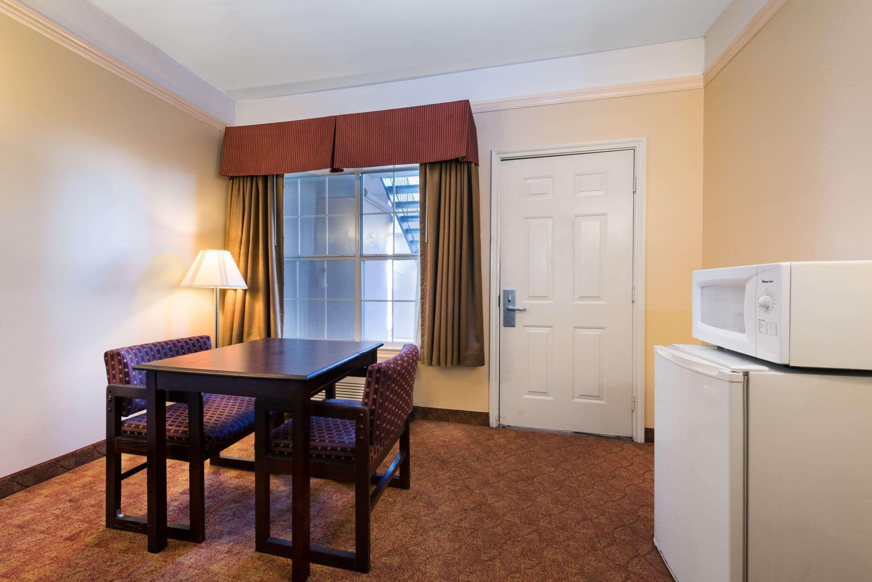 Super 8 By Wyndham Greenville Exterior foto