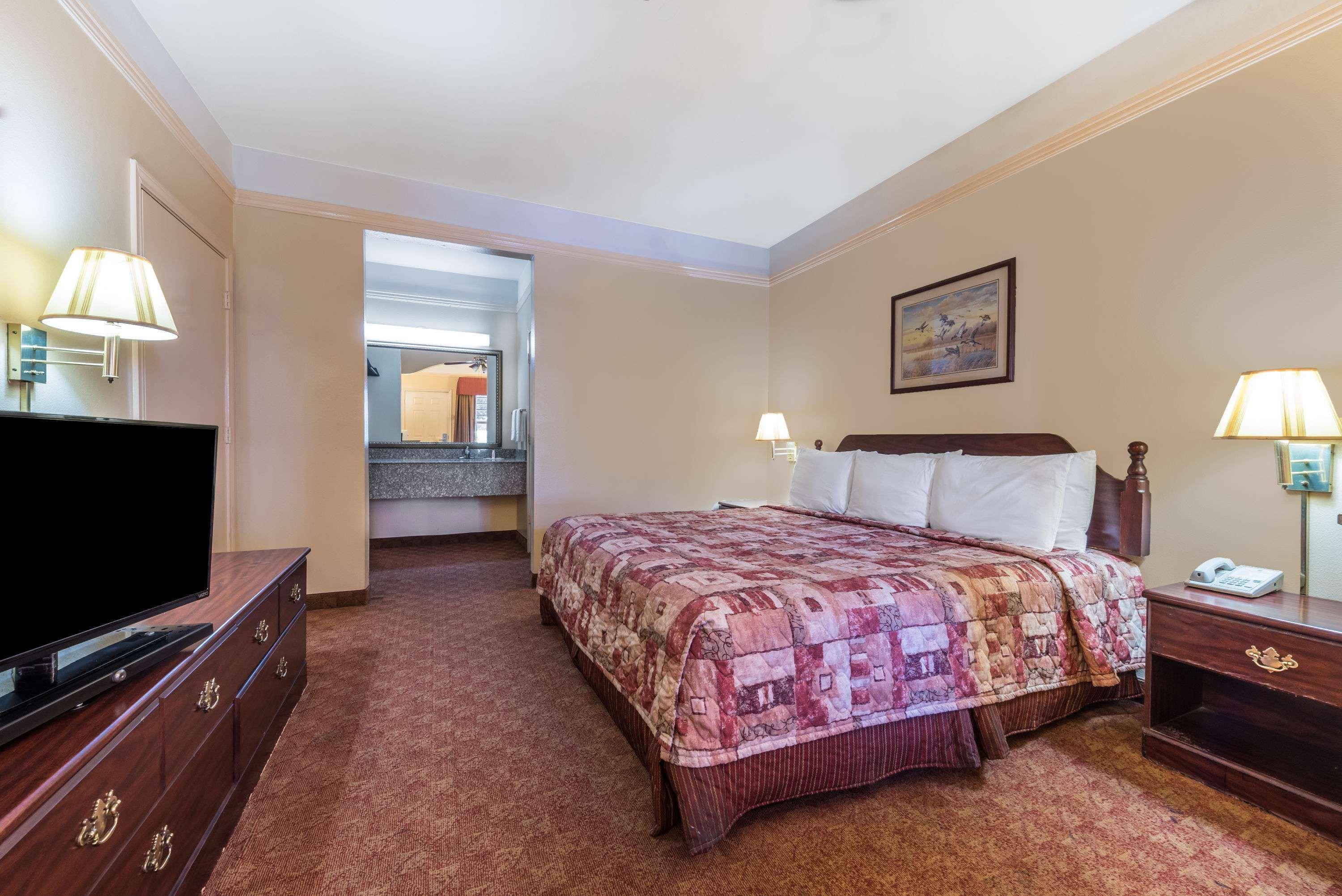 Super 8 By Wyndham Greenville Exterior foto