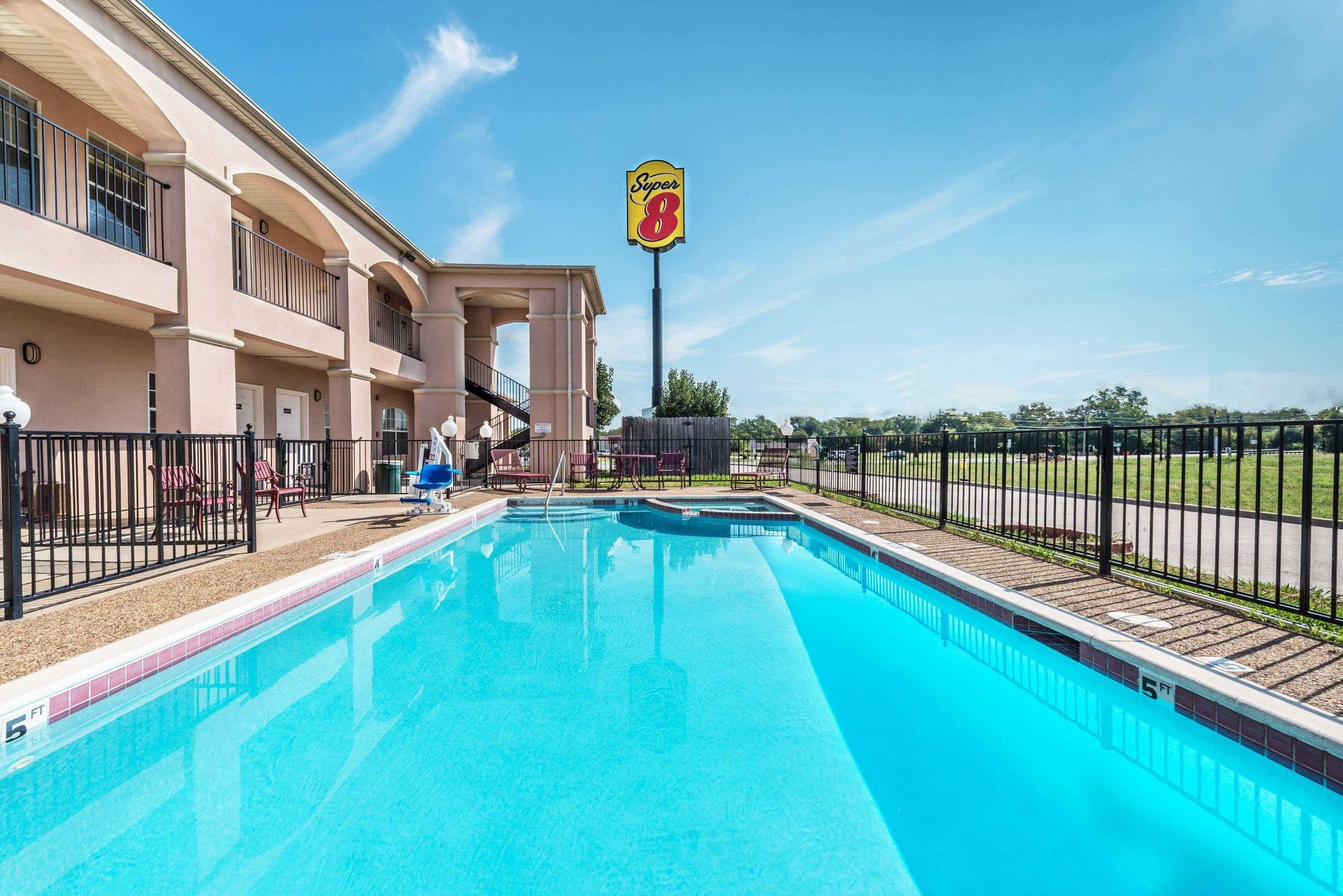 Super 8 By Wyndham Greenville Exterior foto